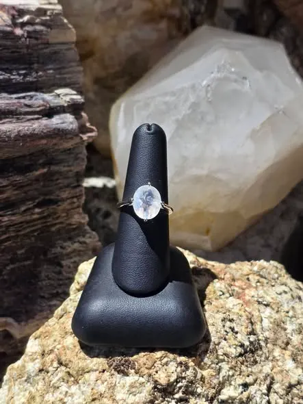 Sparkling Clear Gemstone Ring 1