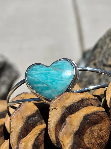 A beautiful piece of Nevada Turquoise shaped into a heart and set in sterling silver to create a beautiful bangle.